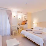 And Luxury Dream *