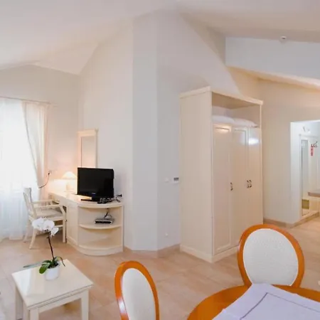 Guest house And Beachfront Luxury *