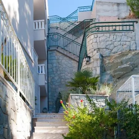 And Beachfront Luxury Guest house Brela