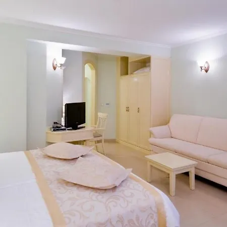 And Beachfront Luxury * Brela