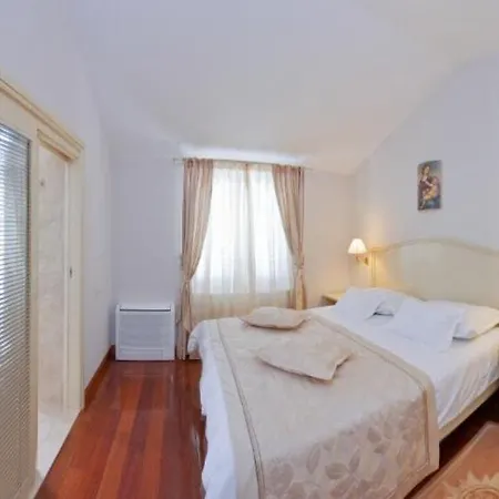 Guest house And Beachfront Luxury *