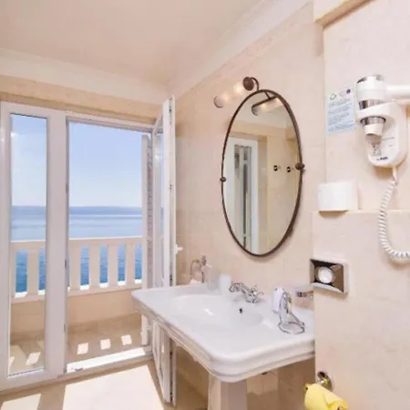 And Beachfront Luxury * Brela