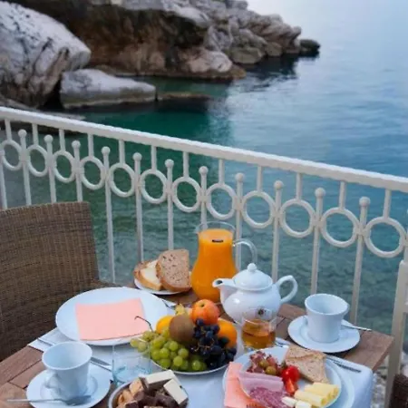 Guest house And Beachfront Luxury *